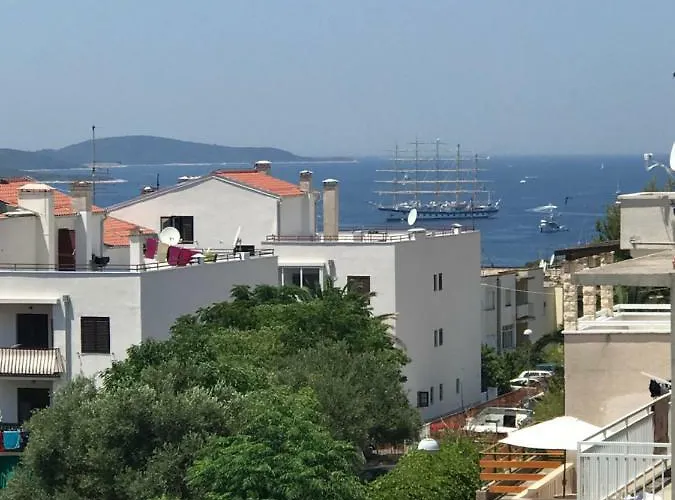 Mila * Hvar Town